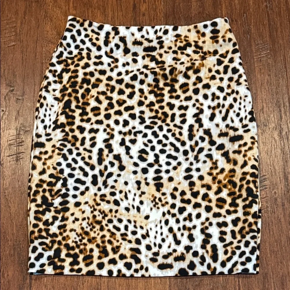 Size 2P Worthington Leopard Print Pencil Skirt Side Slit